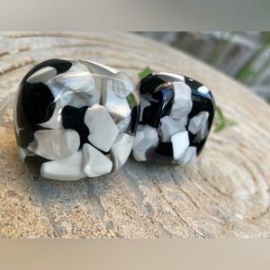 STATEMENT Vintage Italy white black epoxy square clip earrings…